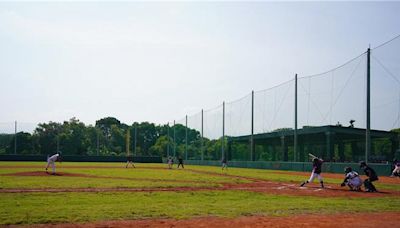 屏東潮州棒球場啟用 周春米開球承諾爭取更多賽事 - 屏東縣