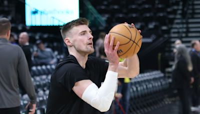 Two former Wisconsin Badgers included in viral photo at USA Basketball practice