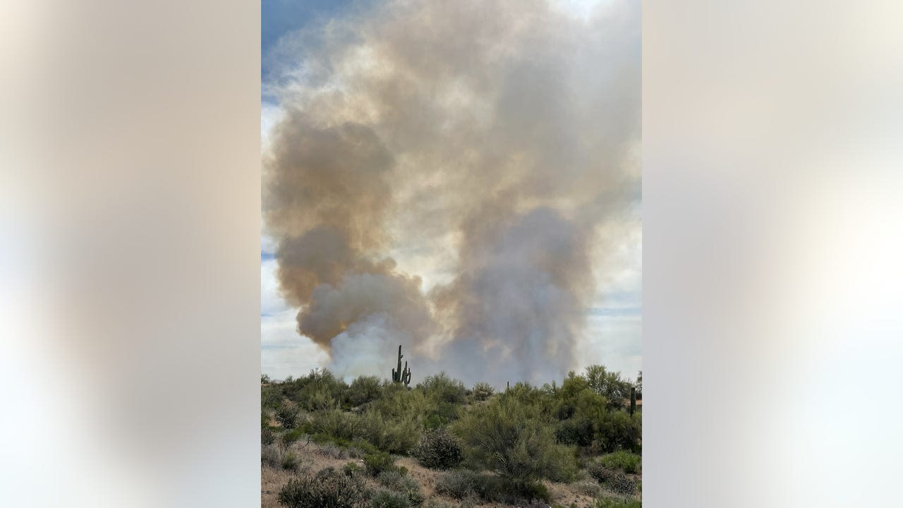 Wildcat Fire grows to 14K acres, causes road closures near Bartlett Lake