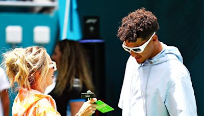 Patrick Mahomes muestra su increíble brazo en el Miami GP