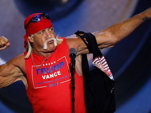 WWE legend Hulk Hogan rips off t-shirt in support for Donald Trump