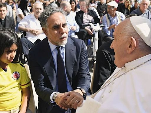 Armando Benedetti recibe impulso espiritual y profesional tras encuentro con Papa Francisco