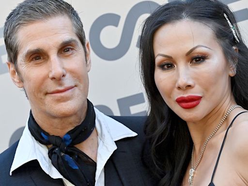 Perry Farrell’s Wife Gives Her Account Of The Jane’s Addiction Fight, And It’s Weird