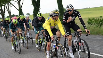 Evenepoel, Roglic y Ayuso, entre los afectados por una gran caída en el Dauphiné a un mes del Tour