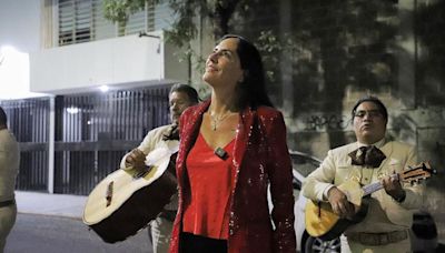 Con mariachis, Lía Limón sorprende a mamás de la colonia Alfonso XIII por el Día de las Madres | El Universal