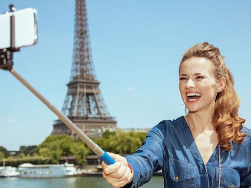 Trash-talk, photo shoots and bargaining: The most annoying things tourists do, according to locals
