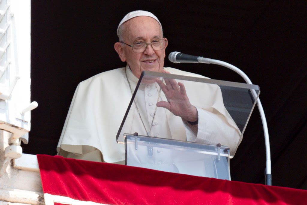 Switzerland invites pope to global peace summit