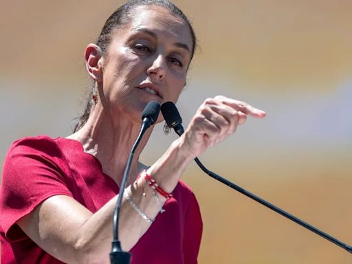 Claudia Sheinbaum revive polémica contra Norma Piña por no recibir de pie a AMLO en conmemoración de la Constitución