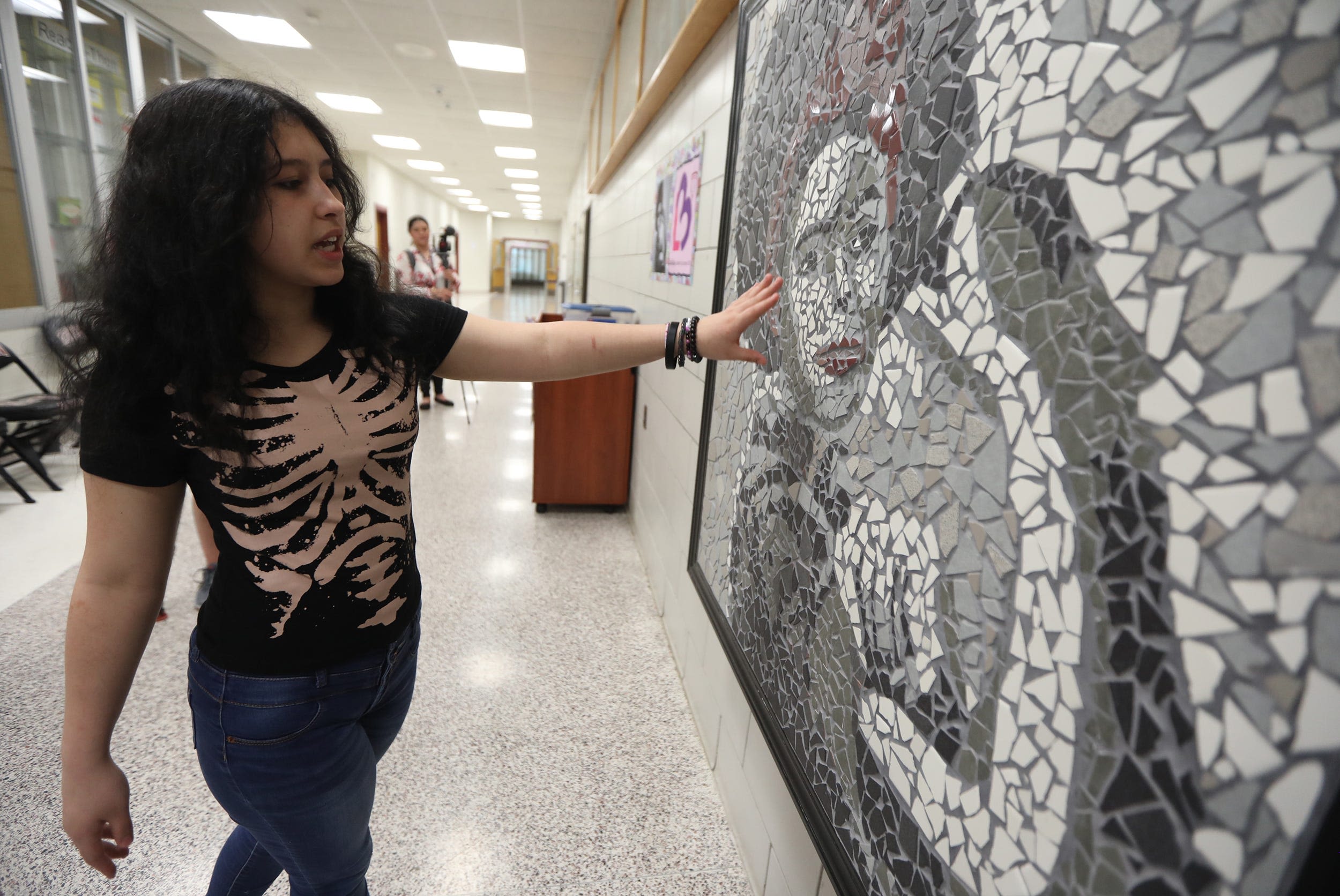 Edison Career and Technology students unveil mosaic mural in honor of 'Black Rosies'