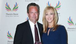 Lisa Kudrow révèle la façon dont elle rend hommage à Matthew Perry dans sa vie de tous les jours