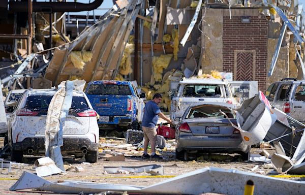 At least 19 killed as severe storms and tornadoes pummel central US