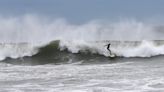 Lee's effect in Seacoast NH, Maine: Waves, wind and unusual beach day