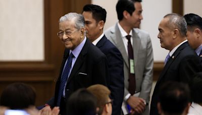 Malaysia Ex-Premier Mahathir, 99, Hospitalized for Coughing