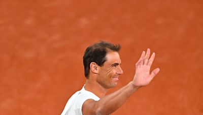 Rafael Nadal é ovacionado em 1º contato com público na provável despedida de Roland Garros