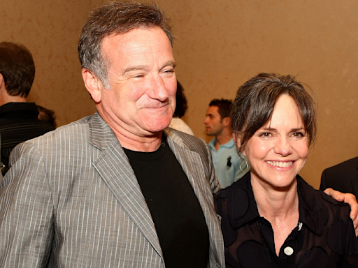 Sally Field Reveals Robin Williams Changed ‘Mrs. Doubtfire’ Filming Order So She Could Leave Set After Her...