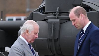 Los gestos y las fotos de Carlos III con su hijo Guillermo que no gustarán al príncipe Harry