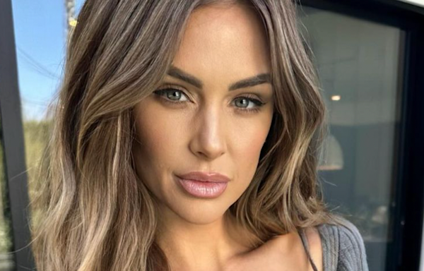 Pregnant Lala Kent poses nude in new video