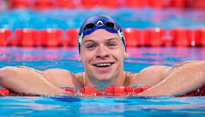 "C'est énorme" : Léon Marchand en or, retour sur le parcours de la nouvelle star de la natation française