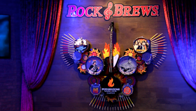 Gene Simmons visits Carter for grand opening of 2nd Wisconsin Rock & Brews location