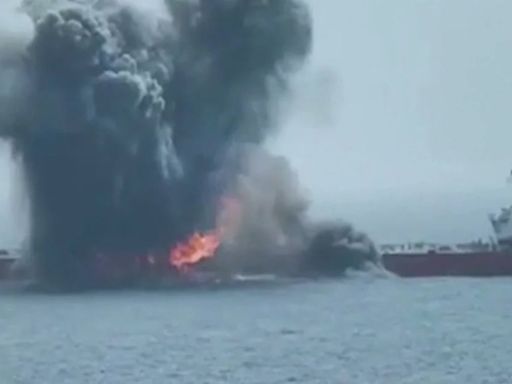 El video que muestra el ataque de los hutíes de Yemen que provocó un derrame de petróleo en el Mar Rojo