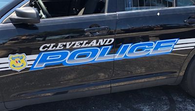 2 police officers taken to hospital after overnight crash in Cleveland