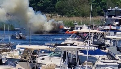 A 26-foot boat catches on fire in a Newburyport marina - The Boston Globe