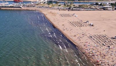 VÍDEO - La impactante imagen de la nueva mancha de suciedad en la playa del Cabanyal desde el aire