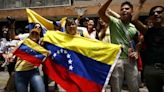 Venezuela: la líder opositora Corina Machado arribó a los comicios en caravana y ante soldados que le negaron el saludo | Mundo