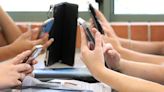 Desde la Redacción | Celulares en los colegios: experta entrega recomendaciones para padres y apoderados - La Tercera