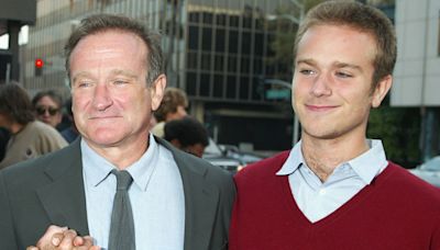 El hijo de Robin Williams recuerda la "esperanza y alegría" que el actor desprendía en un emotivo mensaje: "Siempre te querré"