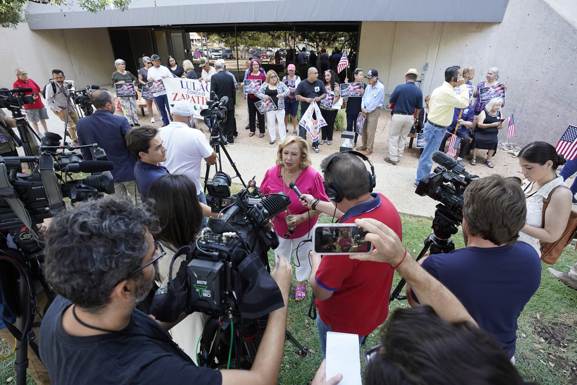 LULAC rallies for San Antonio abuela who faced state raid in her nightgown