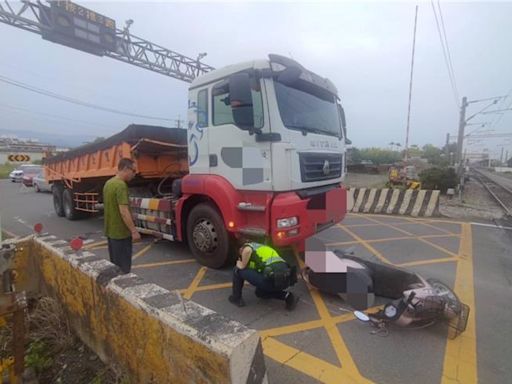 彰化平交道車禍超驚險 火車通過後大車撞機車 - 社會