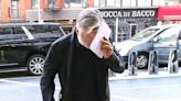 Las primeras imágenes de Alec Baldwin tras ser acusado de homicidio involuntario por La Fiscalía de Nuevo México