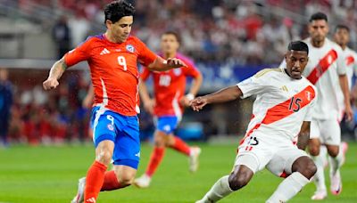 Perú y Chile se estrenaron en la Copa América con un enredado empate sin goles