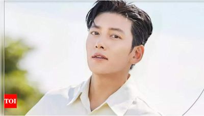 Ji Chang-wook shares long-lasting friendship with high school friend turned manager on ‘You Quiz on the Block’ - Times of India