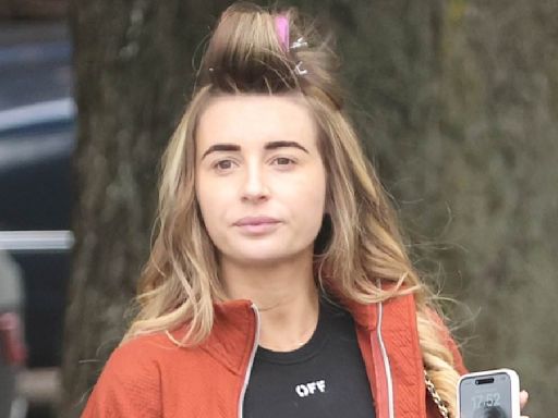 Dani Dyer leaves the hair salon with her rollers still in