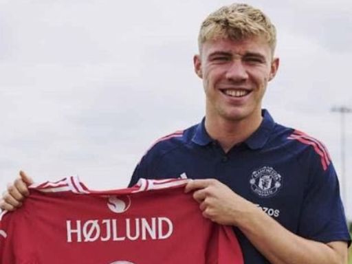 Rasmus Hojlund becomes Man United's new No 9