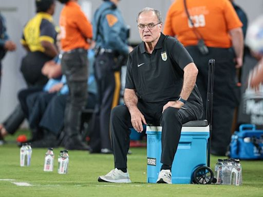 Problemas para Uruguay: la Conmebol ahora sanciona a Marcelo Bielsa - La Tercera