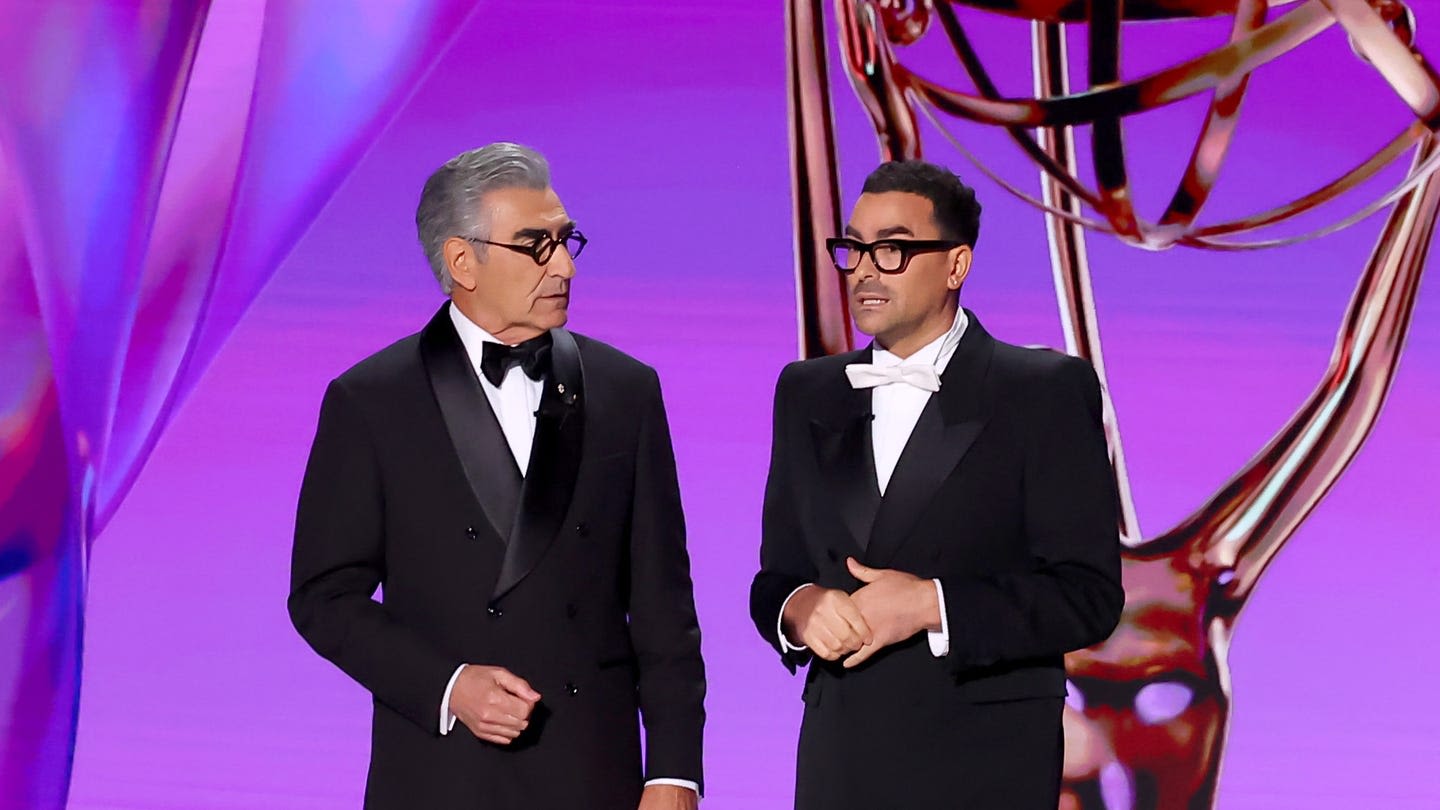 Watch Dan Levy Jokingly Scold Dad Eugene for "Bad Parenting" at the 2024 Emmys