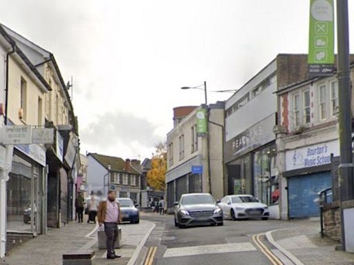 Police descend on high street after knife incident