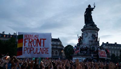 Izquierda da la sorpresa en balotaje de legislativas en Francia: gana, desplaza a la extrema derecha al tercer lugar y exige ser gobierno - La Tercera