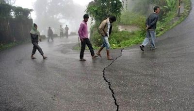 Earthquake today: Tremors of magnitude 4 jolt Kashmir | Today News