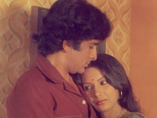 Shashi Kapoor called Shabana Azmi ‘stupid’ for not doing intimate scene with him. But there's a wholesome twist!