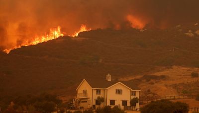 États-Unis : l'état d'urgence décrété à Los Angeles, encerclé par trois incendies