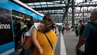 El Gobierno recibe al líder de La Fraternidad para intentar levantar el paro de trenes de mañana