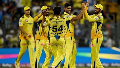 CSK vs SRH IPL Live Score: SRH complete 100 but lose 5 wickets