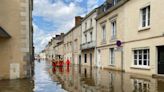 Inondations en Mayenne : « J’avais une table qui flottait dans le jardin et plus de 20 cm d’eau dans la maison »