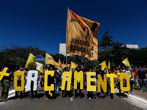 Justiça suspende acordo do governo com sindicato que daria fim à greve dos professores federais