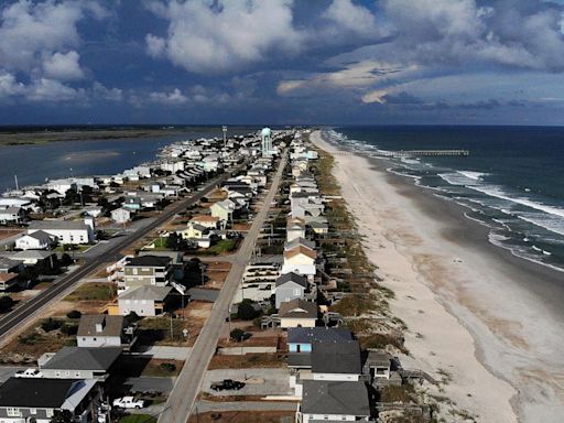 Shark bites 14-year-old boy on leg at North Carolina beach: Police