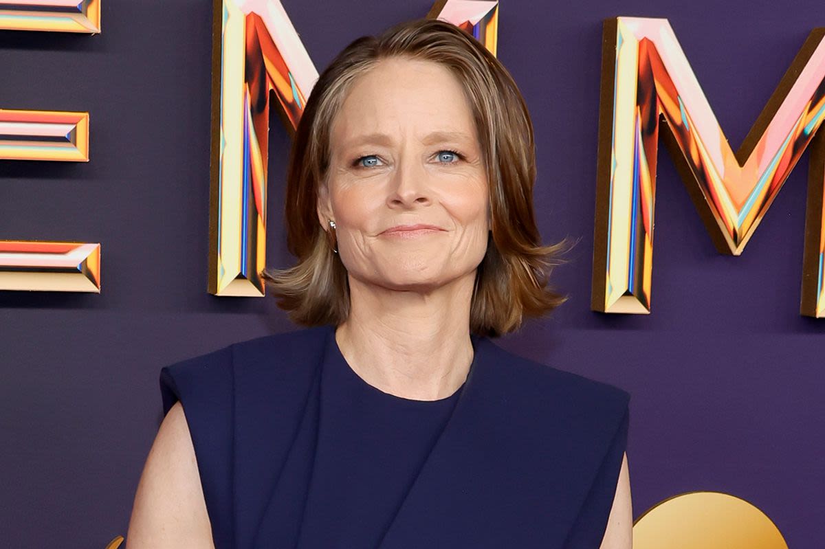 Jodie Foster Goes Through 'Periods' of Being 'Burnt Out' but 'Turning 60 Changed Everything'